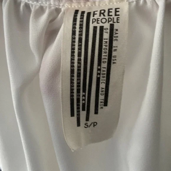 ❌SOLD❌ Free People White Puff Sleeve V-Neck Crop Top - Picture 3 of 3